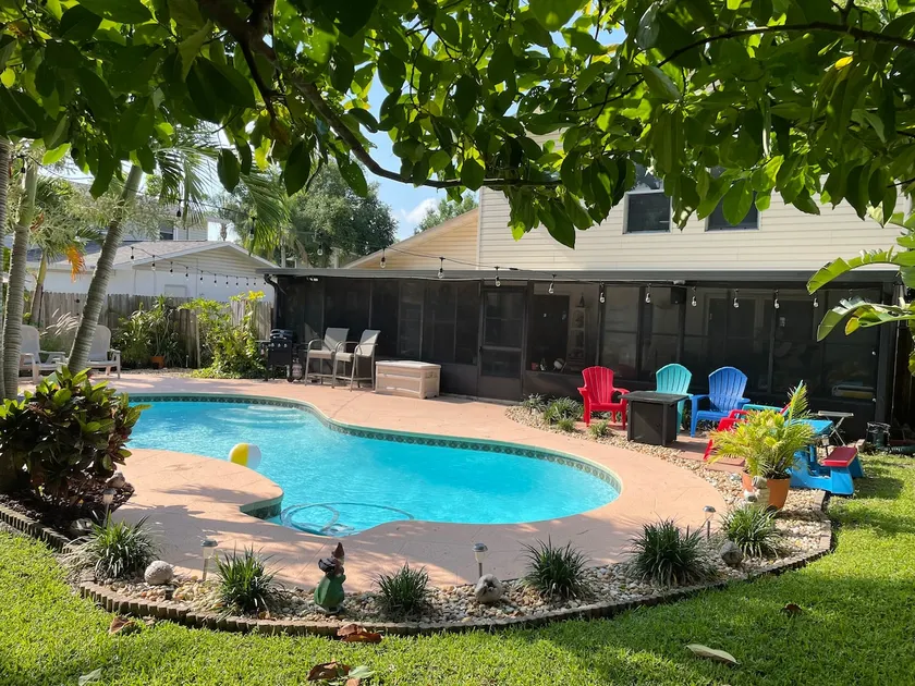 Tropical Oasis Beach Town Private Pool Home & Tiki Lanai Close to Beaches - Image 1