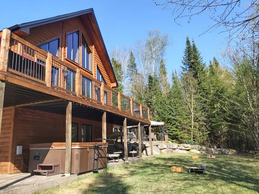 Cozy log cabin with hot tub - Image 1