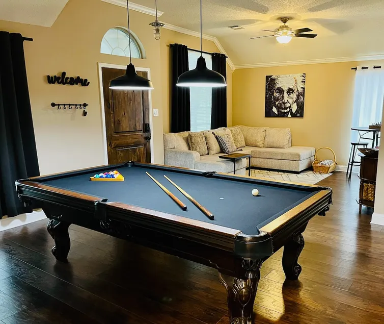 Private 2 Bedroom Suite w/Front Entry & Home Gym - Image 1