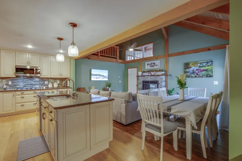 Vermont Mountain Retreat w/ Scenic Views - Image 1
