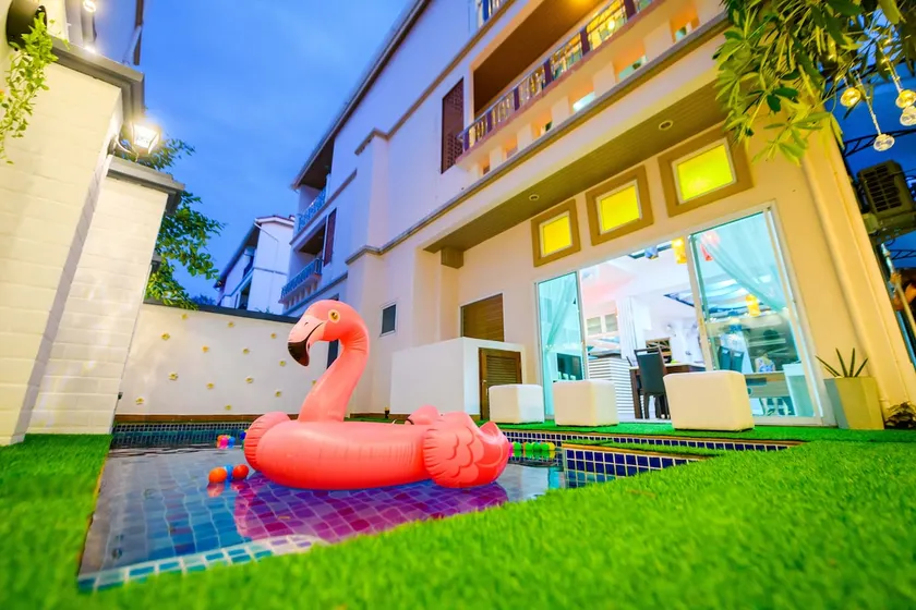 Private Swimmingpool Townhome with 4 Bed/4Bath - Image 1