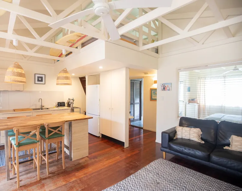 100M To Beach + Pool + Beach Styled Apartment - Image 1