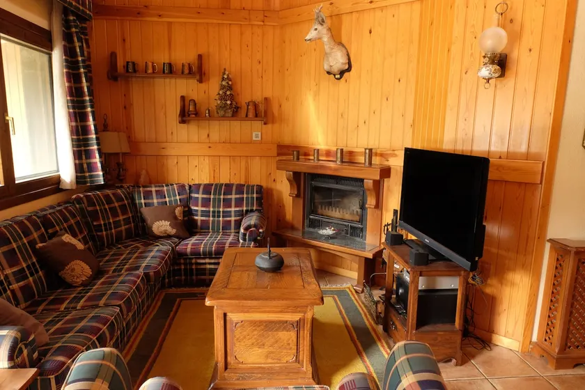 Casa rústica familiar en los Pirineos - Image 1