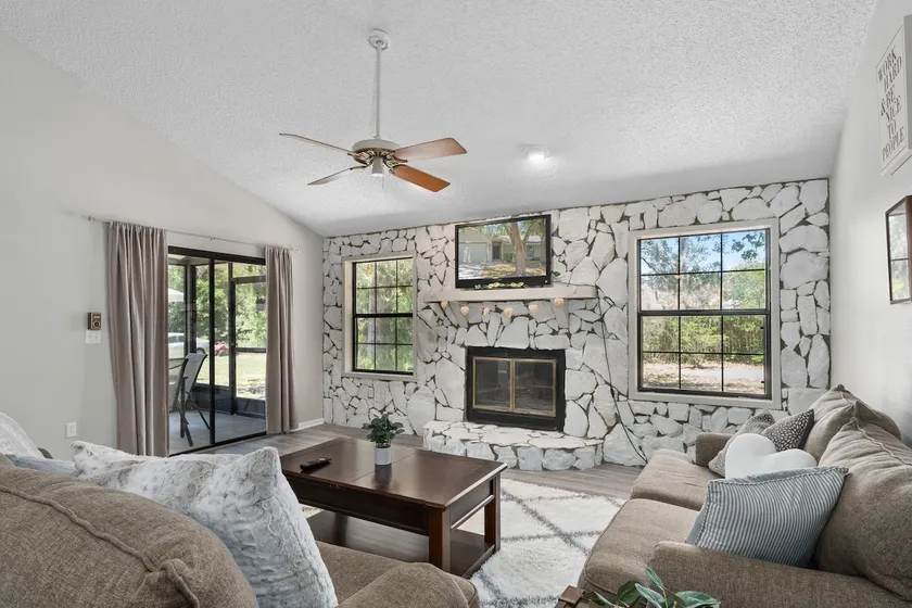 Remodeled 3/2/2, Nearby Springs & Highway 2 Tampa - Image 1