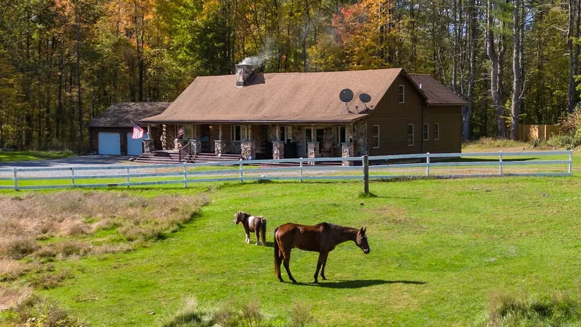 Rustic Log Cabin on private horse farm! - Image 1