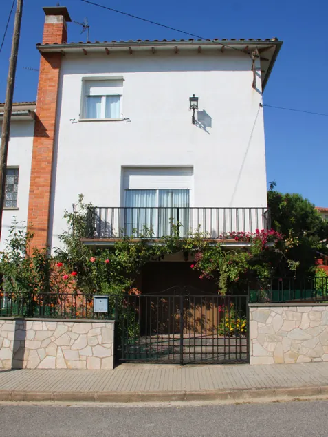 Cal Castro Fantastic family house - 270m2 garden - Image 1