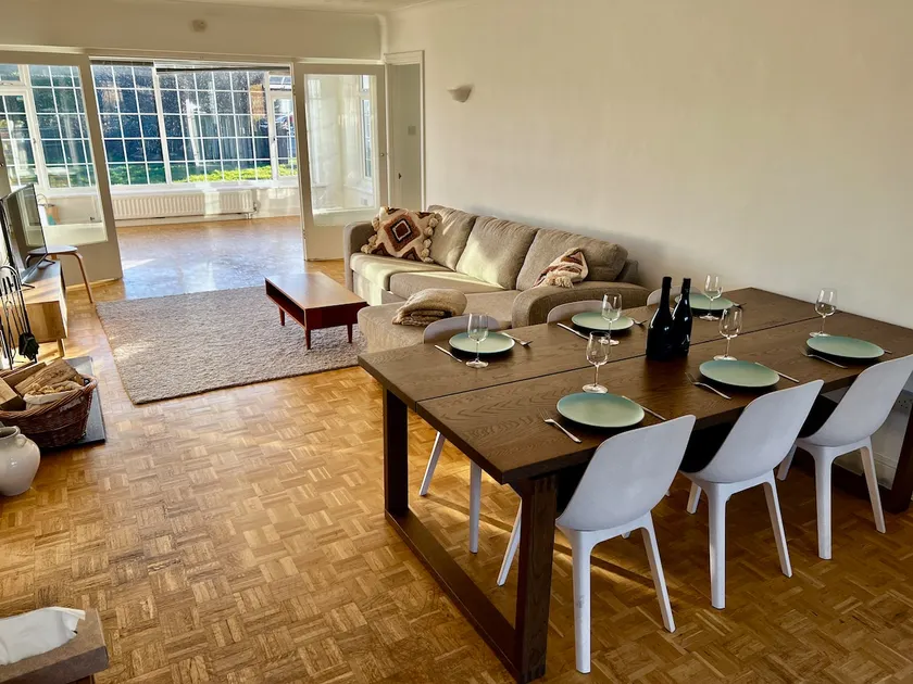 Spacious 3-bedroom bungalow steps from the beach - Image 1