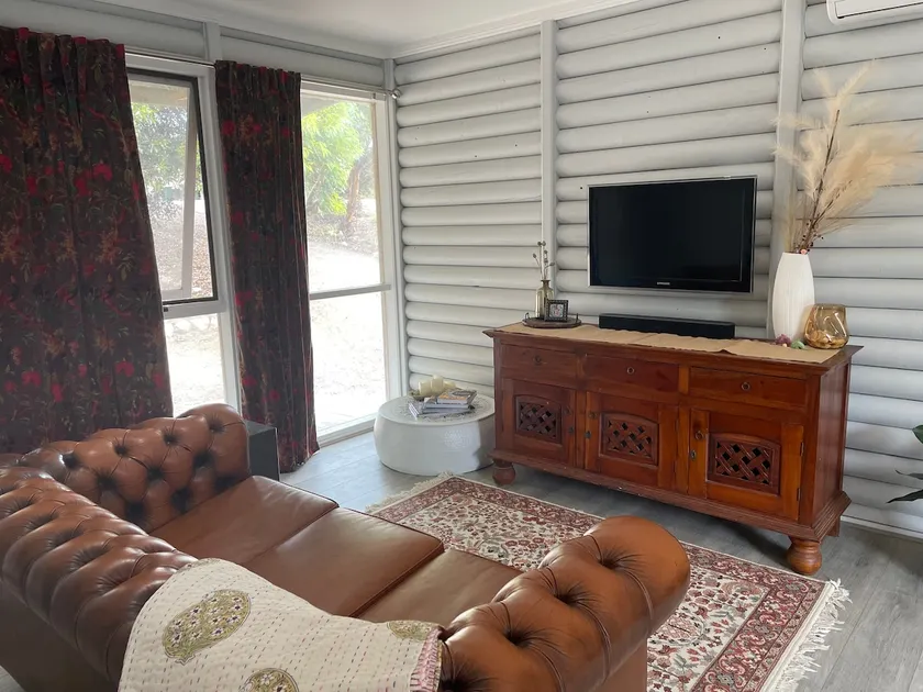 Driftwood Cabin - dog friendly boho beach vibe - Image 1