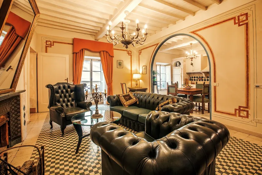 HISTORIC LUXORY APARTMENT - LAKE WIEW - Image 1