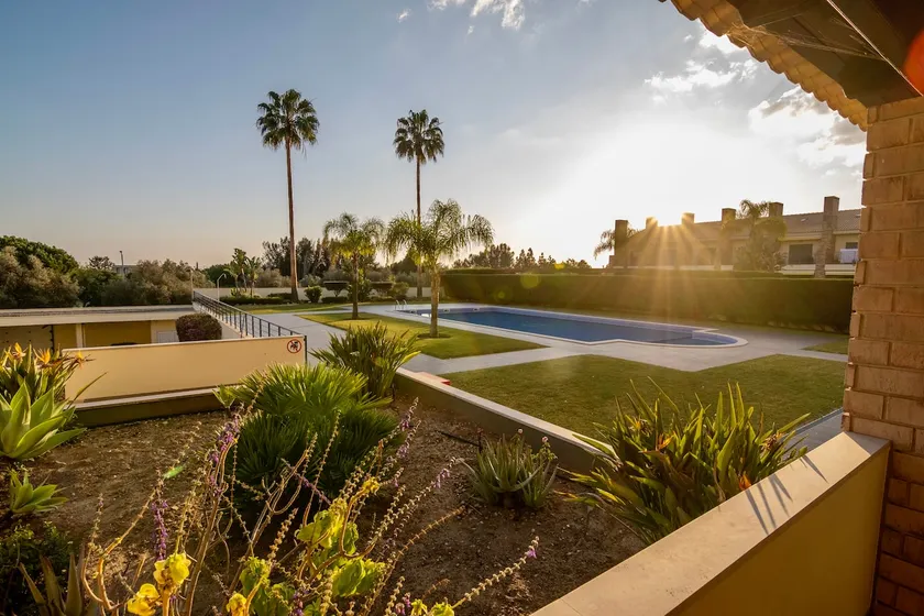Amazing Apartment With Pool View - Image 1