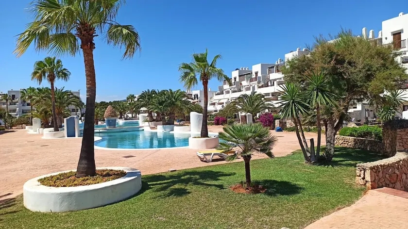 A nice townhouse with pools - Image 1