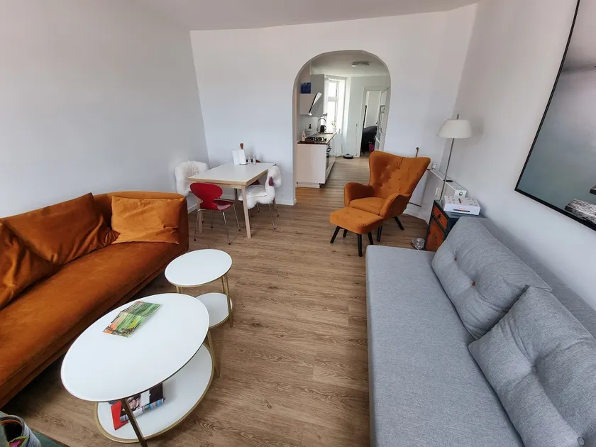 Modern apartment in a quiet, central neighborhood. - Image 1