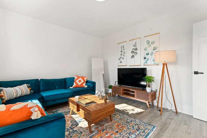 Cozy Gem in the Heart of East Rock with FREE Parking near Yale and DT - Image 1