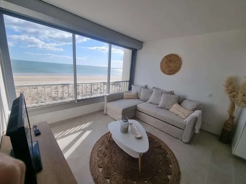 Beautiful Renovated Waterfront Studio! - Image 1