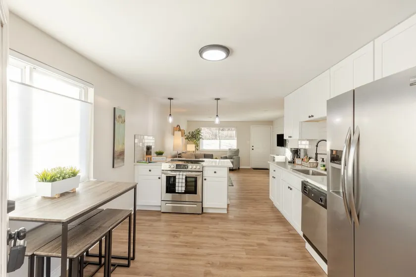 Freshly Renovated Townhouse |Clean & Entire Place - Image 1