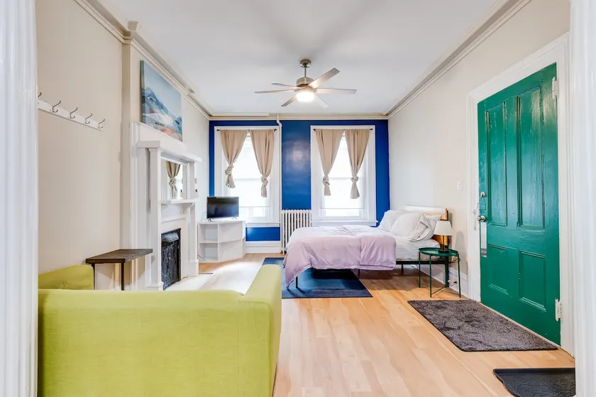 Bright & Homey Studio | Queen Bed | Richmond Vibes - Image 1