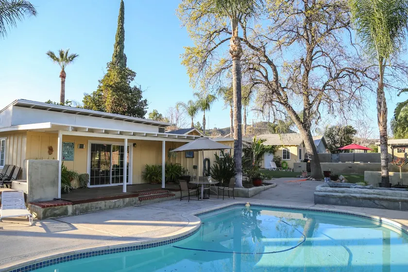 La Casita Poolside Retreat - Image 1