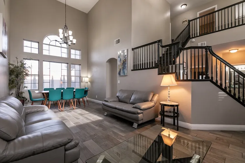 Spacious! 4BR, 3mi to airport! Strip views & Pool! - Image 1