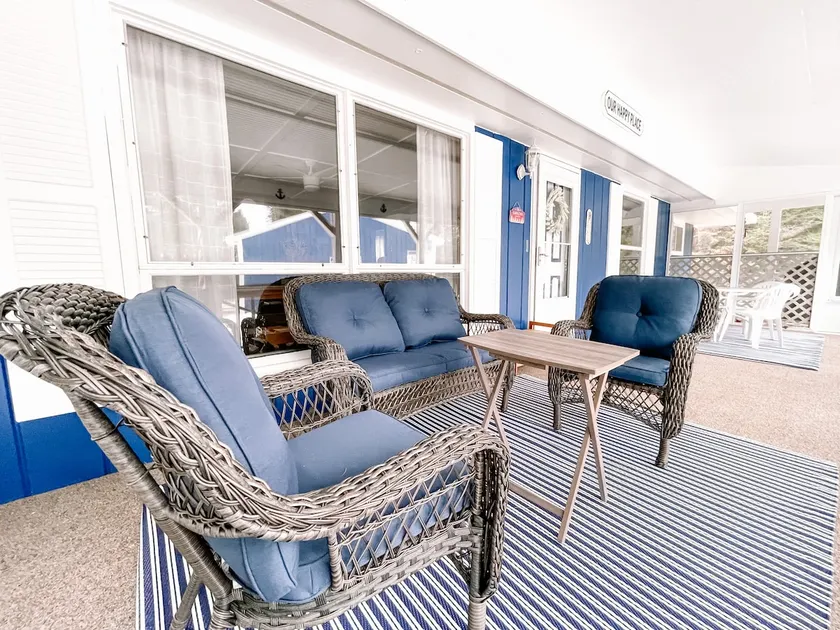 Private Screened Porch with Michaywe Amenities - Image 1