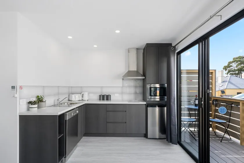 ”Jubliee Studio” - Coastal 1 B/R Unit, Swansea - Image 1