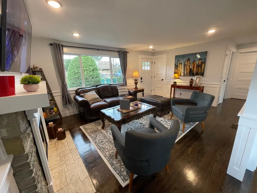 Spacious 4 Bedroom House in Quiet Neighborhood, near Light Rail - Image 1