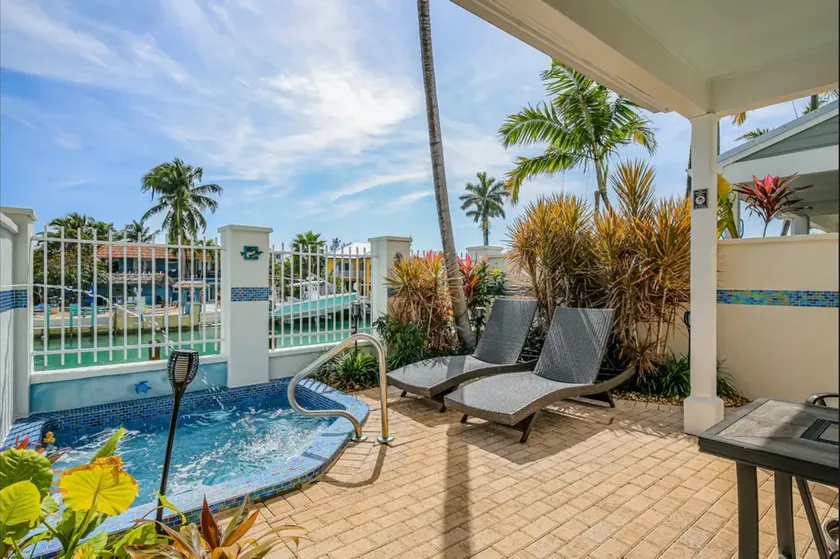 Duck Key *Delight* private plunge pool - Image 1