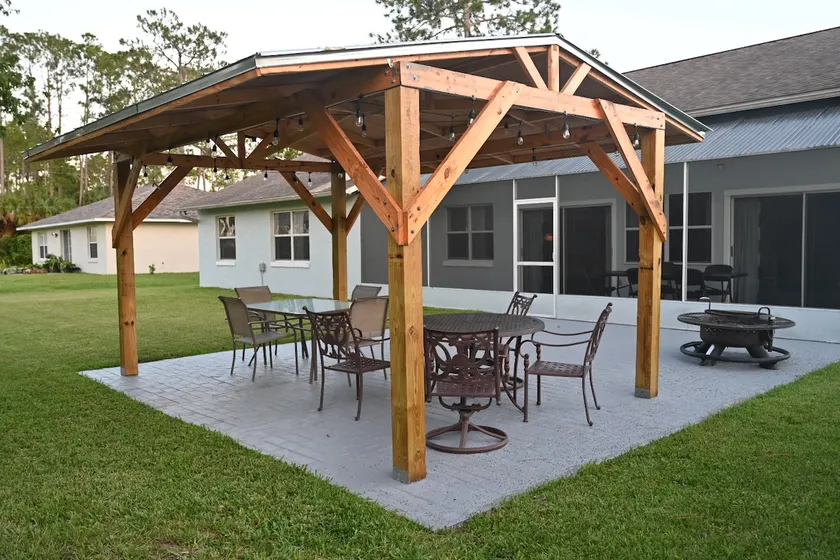 Spacious 3+ BR, Dogs ok, minutes to beach! - Image 1