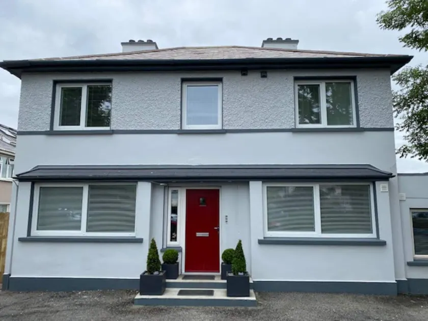 Location Location - Gorgeous 3 Bed Apartment in Killarney - Image 1
