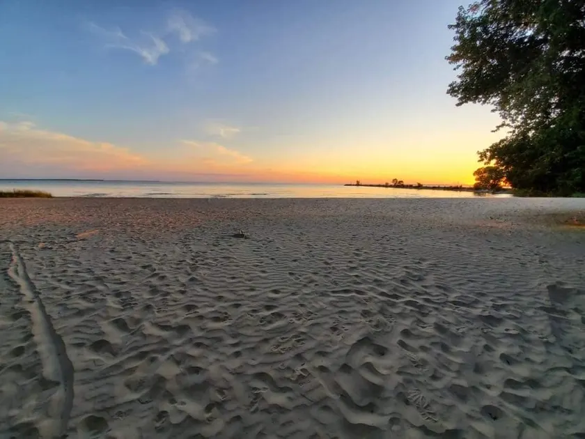 Your cozy, by the water escape on Lake Ave awaits! - Image 1
