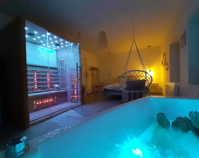 Cottage with private hot tub & sauna - Image 1