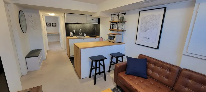 Modern and Sunny One Bedroom - Stockyards - Image 1