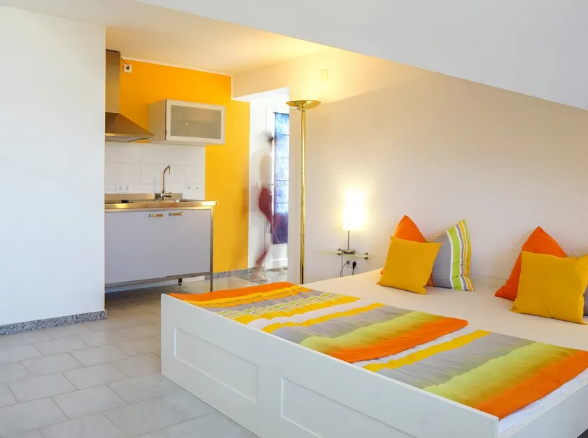 Small apartment with sun terrace - Image 1
