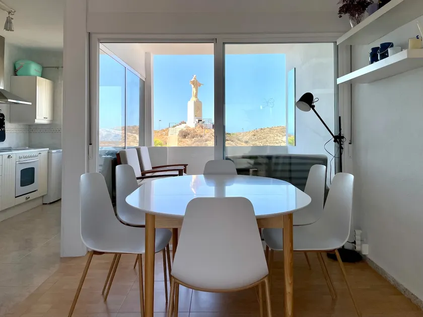 An apartment with an ocean view - Image 1