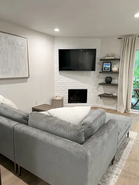 Newly Renovated 1-Bedroom Condo in Juanita Beach - Image 1
