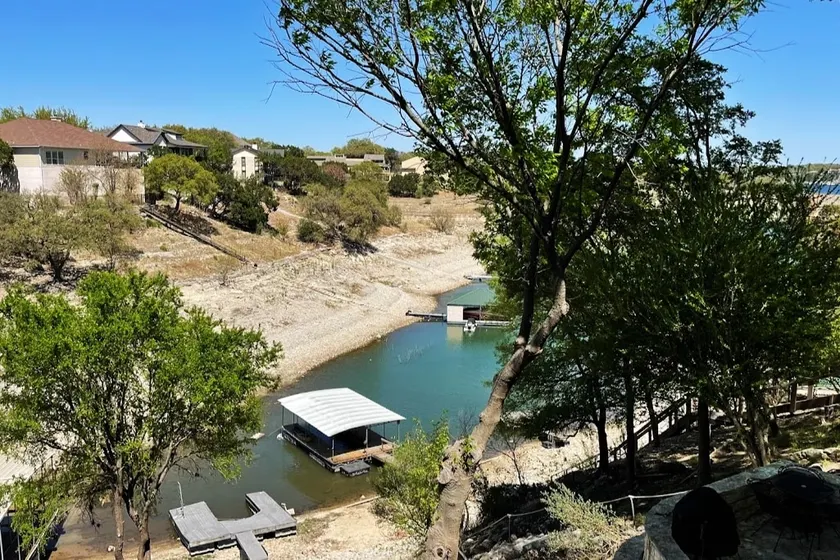Lake Travis townhome-Pool-Marina-Boat ramp-Golf - Image 1