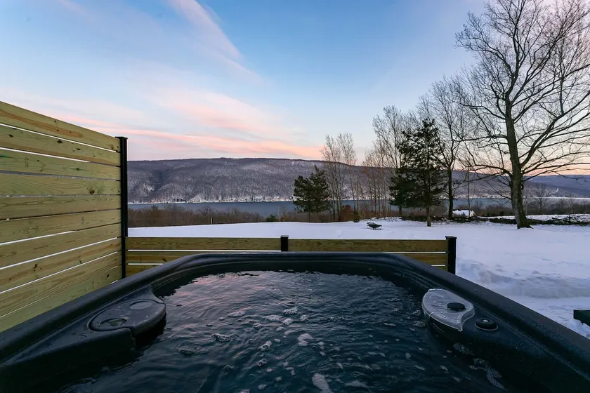 The Lakeview Chalet: Cozy & Chic, Hot Tub, Games - Image 1