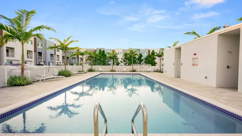 Magical 1BR Apt Walk to Aventura mall Family& Pool - Image 1