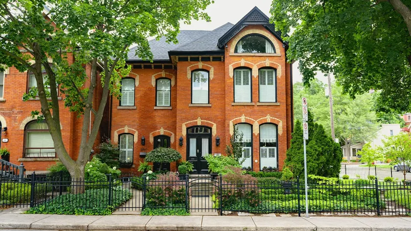 Cheerful and cozy 2-bedroom Victorian home - Image 1