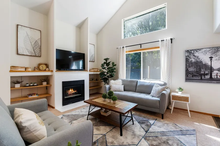 Feel At Home in the Couve Clean and Comfortable - Image 1