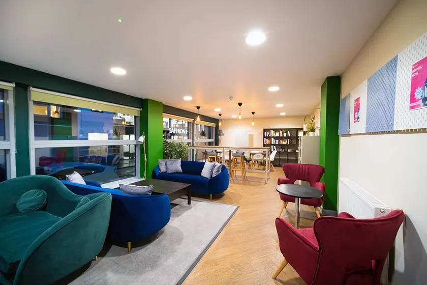 Spacious Balcony Apartment in Zone 1 near Holborn - Image 1