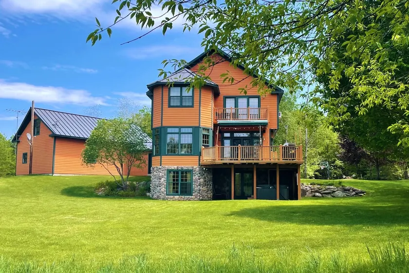 5-min near Lake • Firepit • Forest Trails • Sauna - Image 1
