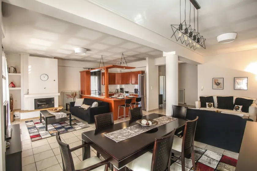 Grand Meteora Central Luxury Apartment - Image 1