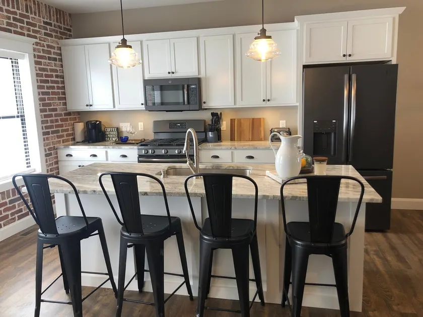 Charming townhouse on Bridge St in Harbor district - Image 1
