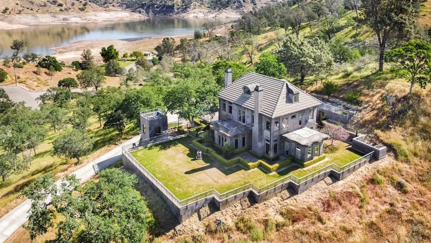Serene Millerton Lake Villa w/ Panoramic Lake View - Image 1