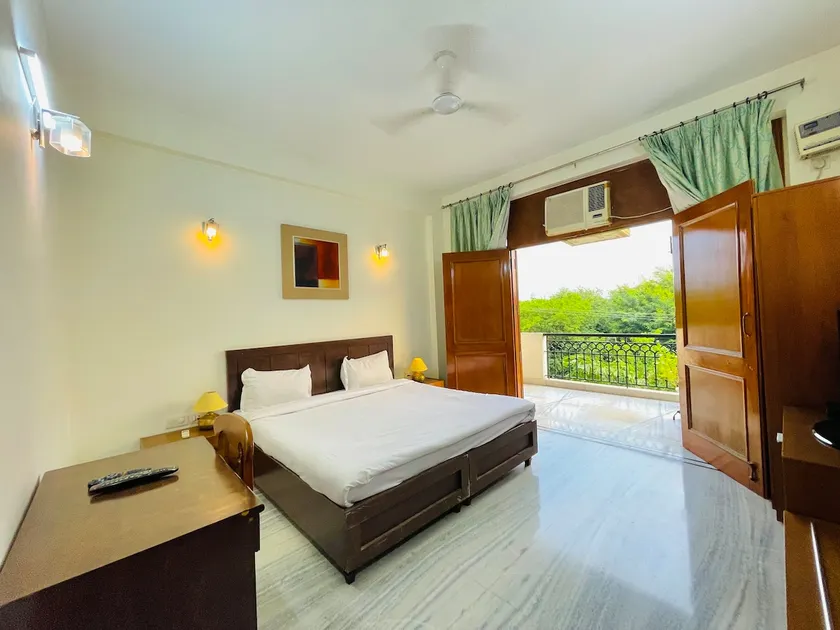 Modern 2BHK Serviced Apt | Sec 45 | Peaceful Area - Image 1