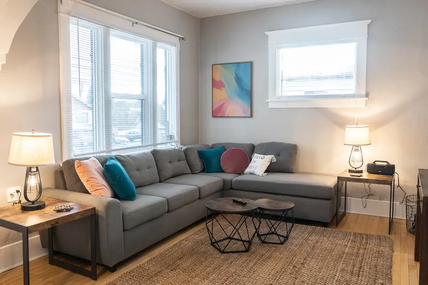 Charmer in Flats - 2-bedroom Craftsmen home - Image 1