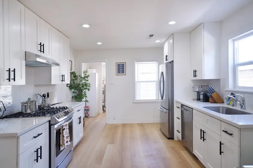 M&J@Morden 3B2B SFH*AC*Heart of Willow Glen|487 - Image 1