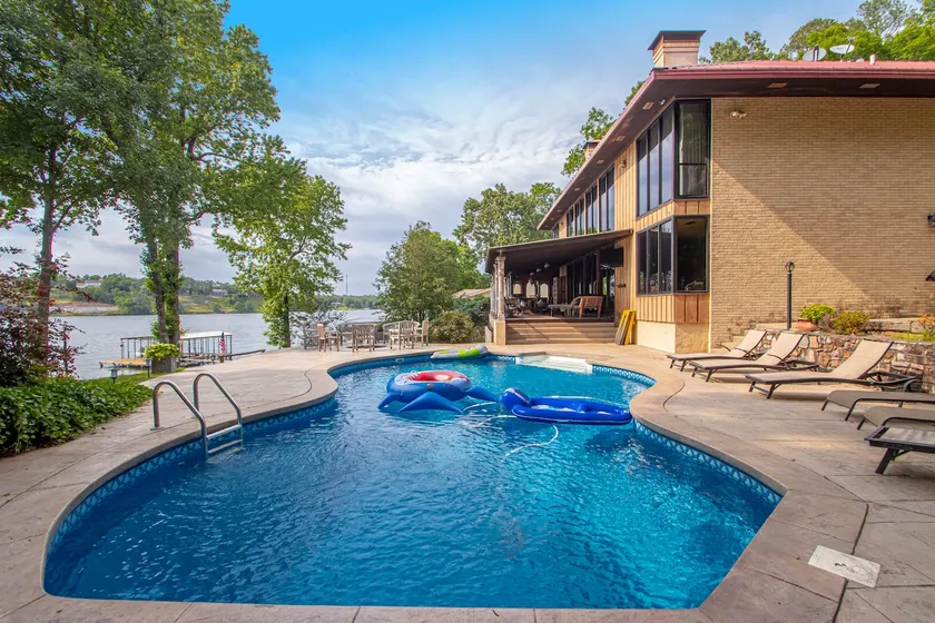 Lionsgate on Hamilton free boat use W 7 night stay - Image 1