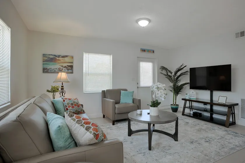 Perfect Beach Location - Spacious, Modern Cottage - Image 1