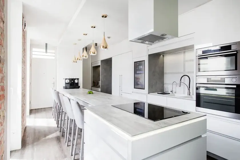 Karinflats Deluxe - ”The Cream” Penthouse Apt. - Image 1
